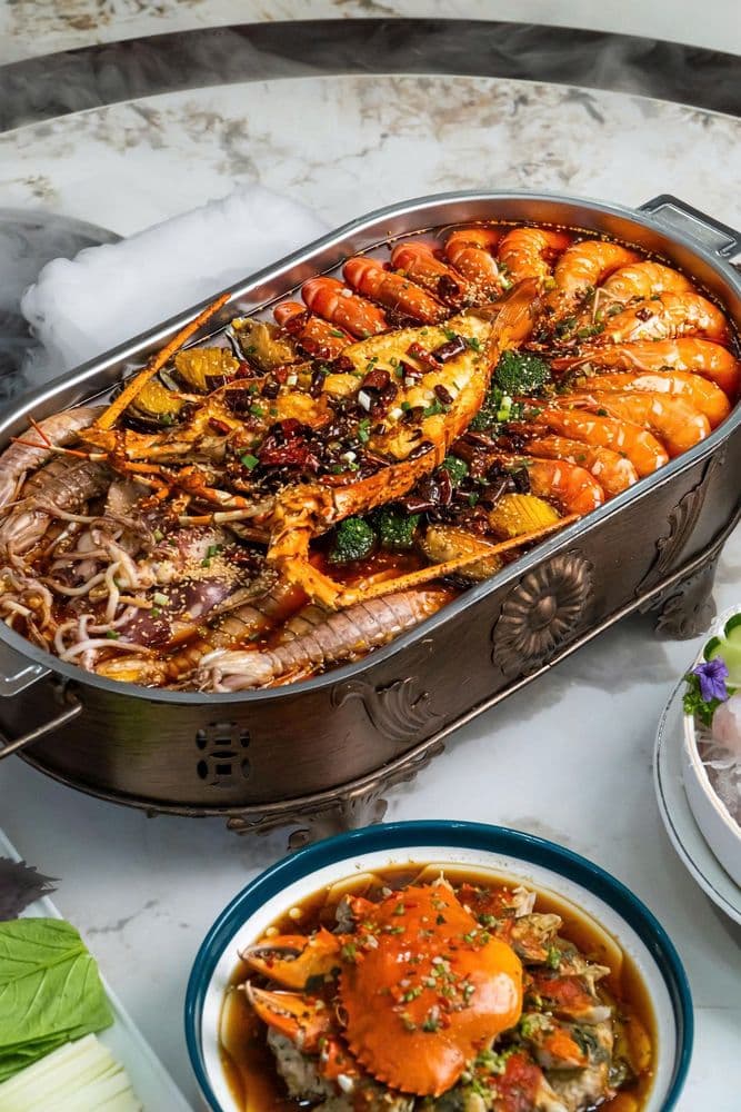 Hải sản thập cẩm sốt cay thơm 