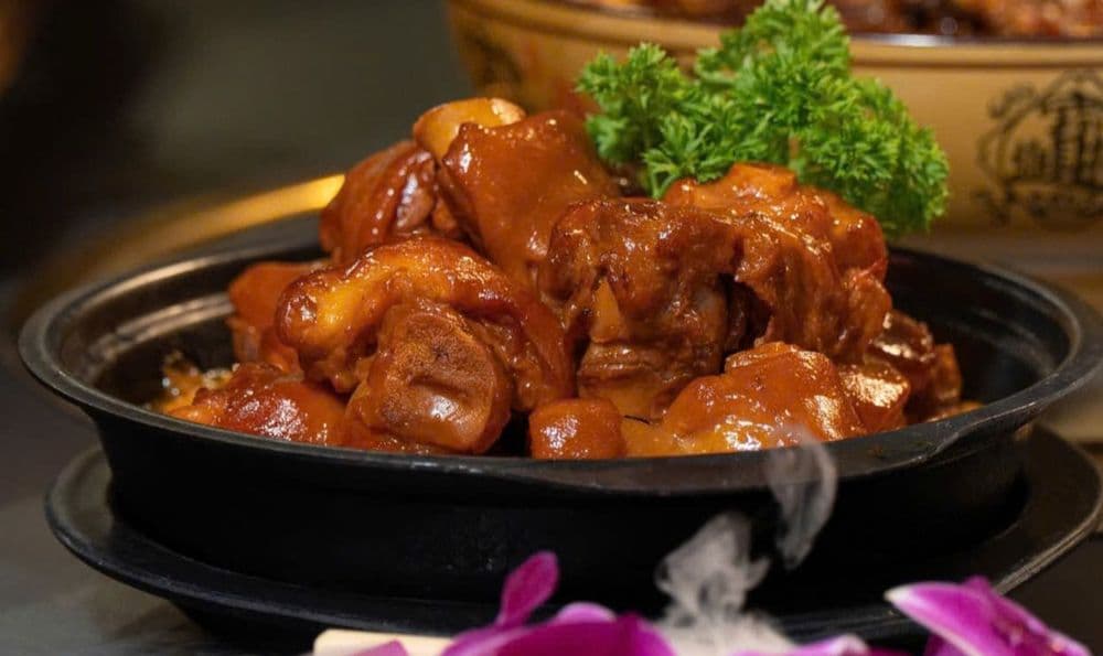 Chân giò hầm đậu tương