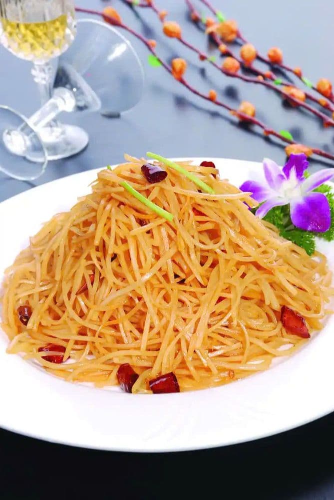 Khoai tây thái sợi xào chua cay