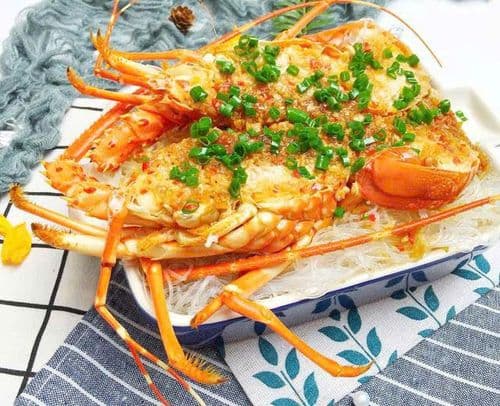 Tôm hùm tre hấp miến tỏi