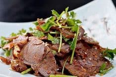 Thịt bò trộn rau thơm