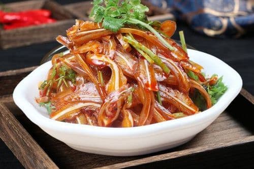 Nộm tai heo thái lát trộn dầu cay